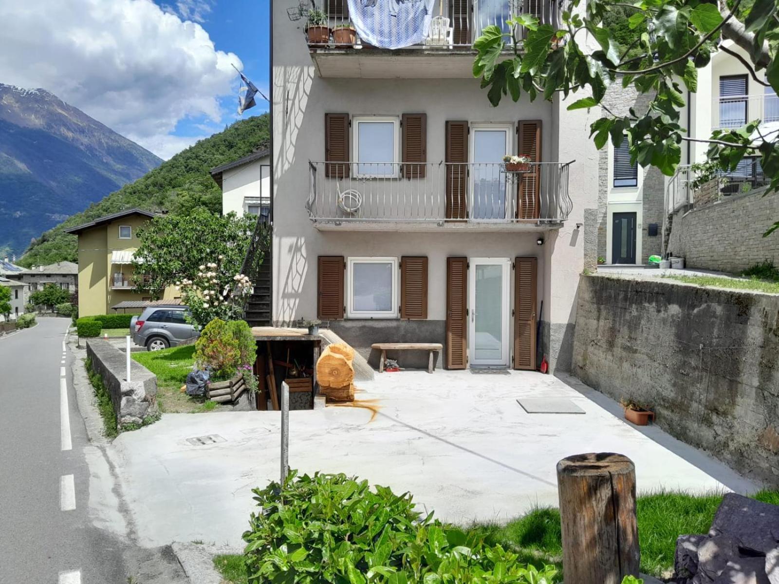 Ca Marasciol A 5 Minuti Dal Trenino Rosso Del Bernina Express Hotell Villa di Tirano Eksteriør bilde